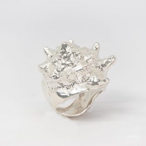 Anillo caracola grande