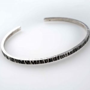 Pulsera de textura rayas