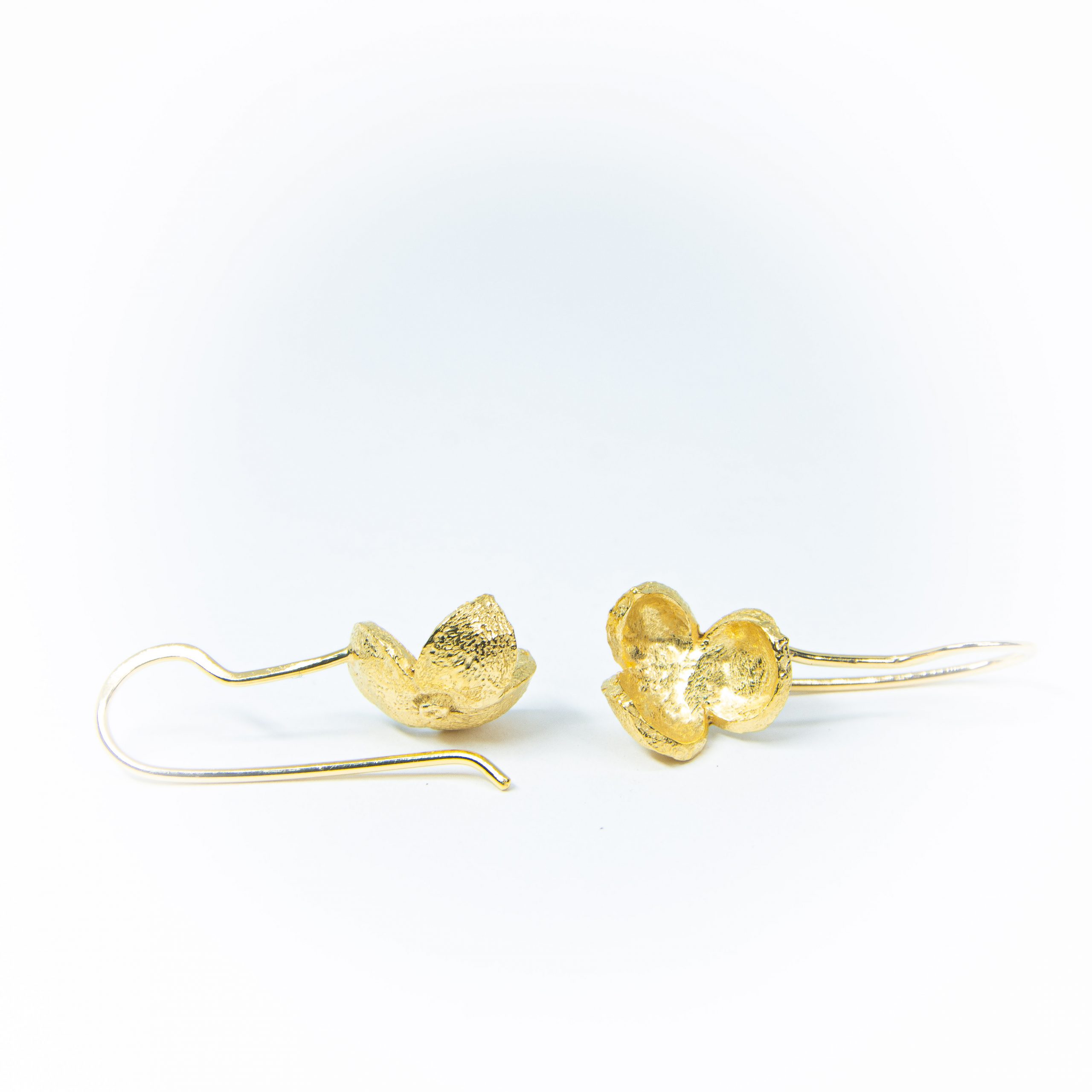 DSC_2785 Pendientes plata baño de oro semilla triangular